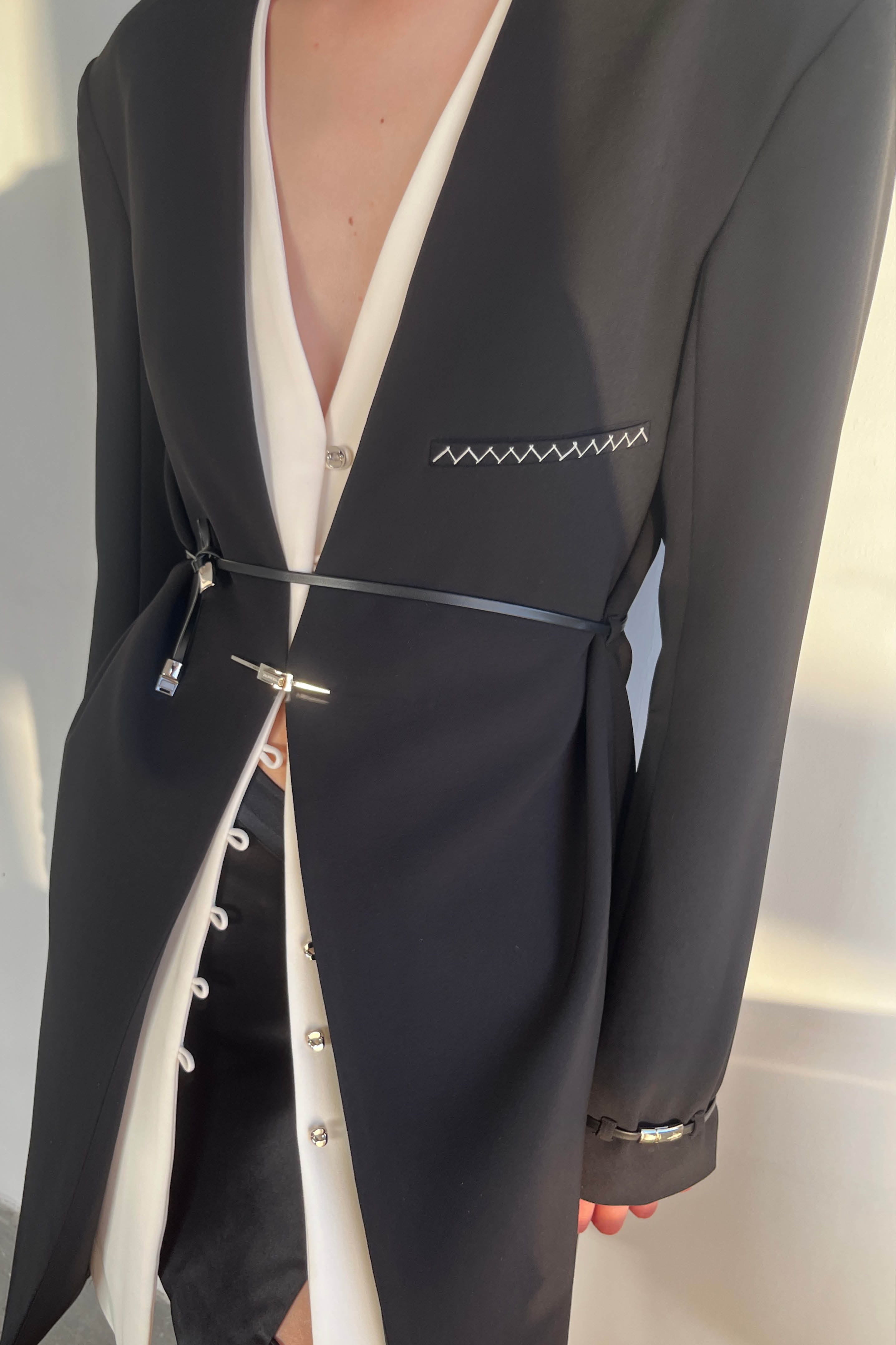 Collarless Single-Breasted Blazer